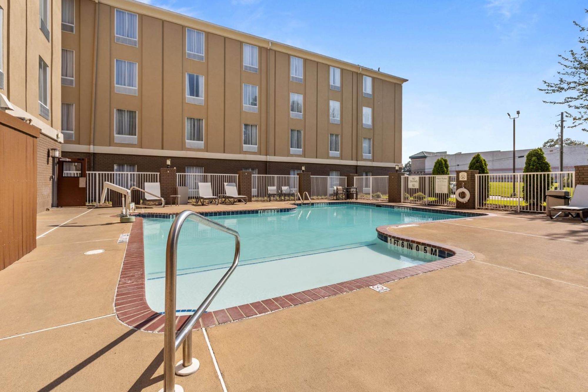 Holiday Inn Express Hotel & Suites Starkville, An Ihg Hotel Exteriér fotografie